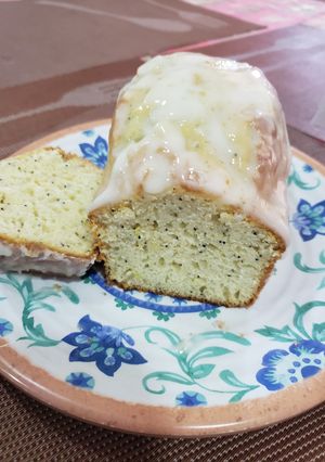 Una foto de Budín de limón y semillas de amapola