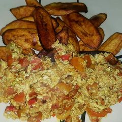 A picture of Fried plantain and egg sauce.