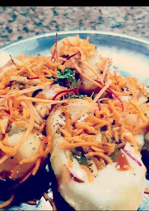 A picture of Sev puri.