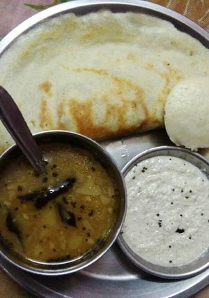 A picture of Idli dosa.