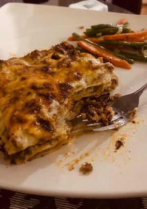 A picture of Hearty Beef Lasagna.