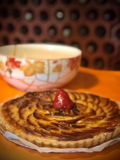 Una foto de Tarta de manzana con base de ciruela