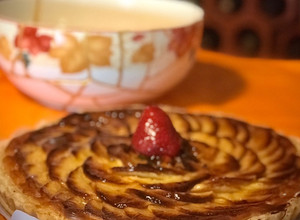 Foto principal de Tarta de manzana con base de ciruela