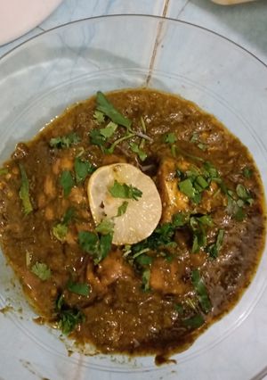 A picture of Spinach chicken.