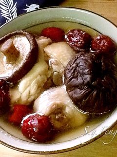 紅棗香菇雞湯(電鍋版) 的食譜成品照片