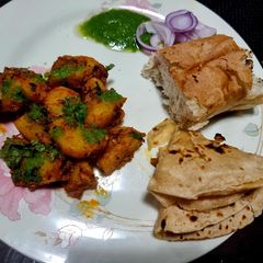 A picture of Mumbai style laal bataka.