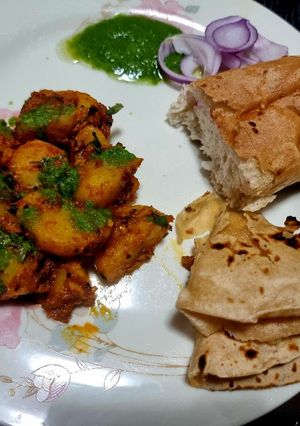 A picture of Mumbai style laal bataka.