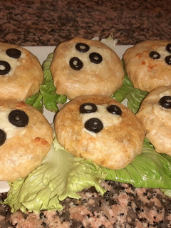 Una foto de Mini pastela de pescado y marisco