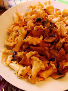 Una foto de Salteado de Gigli y champiñones