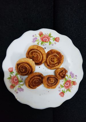 A picture of Pine wheel Samosa / Potato Bhakarvadi.