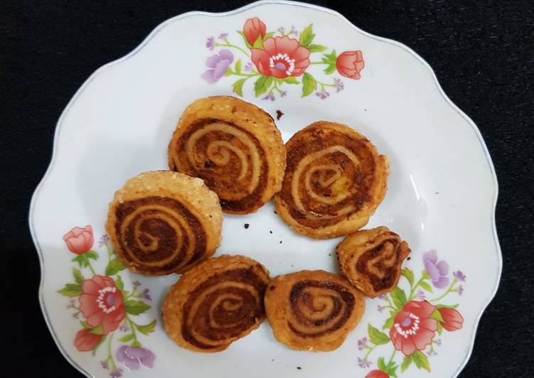 Steps to Prepare Speedy Pine wheel Samosa / Potato Bhakarvadi