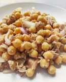 Quick and Healthy Summery Chickpea, Tuna, and Onion Salad