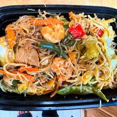 A picture of Chicken & Shrimp Miki Bihon Guisado.