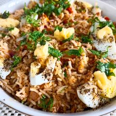 A picture of Egg Tawa pulao.