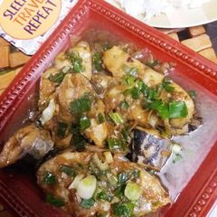 A picture of Green fish gravy.