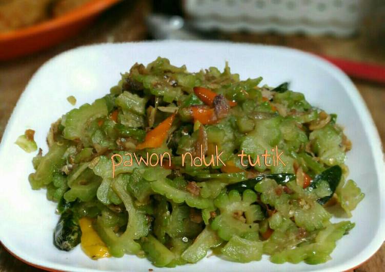 Langkah Mudah untuk Menyiapkan Oseng Pare yang Lezat