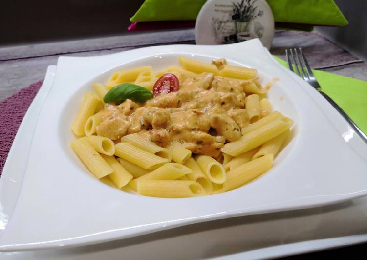 Glutén és tejmentes magyaros csirke ragu tésztával recept foto