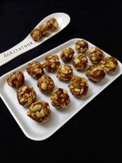 ખજૂર ડ્રાયફ્રુટ લાડુ (Khajoor Dryfruit Ladoo Recipe In Gujarati) રેસીપી મુખ્ય ફોટો