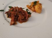 Una foto de cazuela de mariscos sin arroz