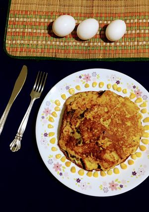 A picture of Broccoli stuffed Omelette.