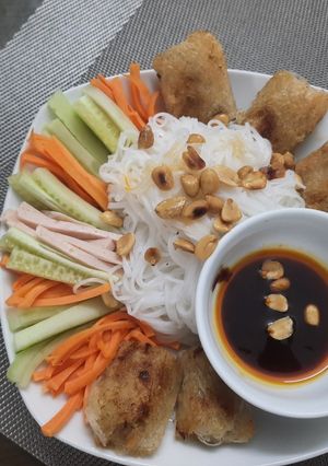 Hình của món Bún trộn vét tủ.