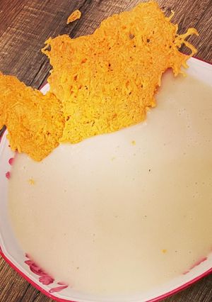 Une photo de Soupe de topinambours et tulle de mimolette