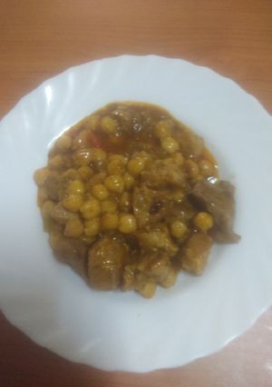 Foto principal de Guiso de garbanzos con cerdo al estilo montañés