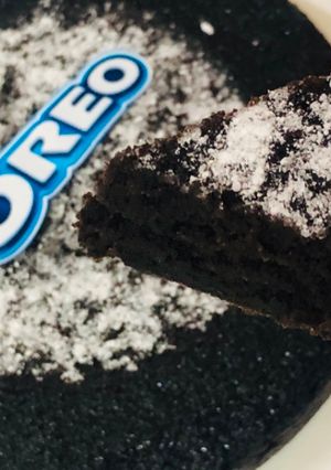 A picture of Oreo biscuit Cake.