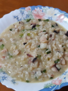 Una foto de Arroz caldoso de pulpo, calamar y calabacín