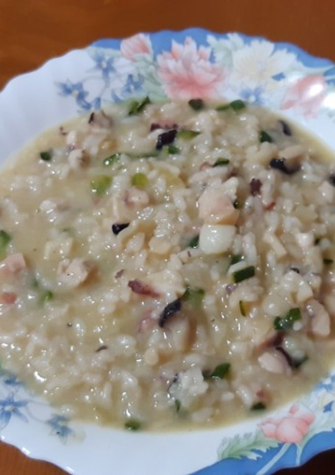 Una foto de Arroz caldoso de pulpo, calamar y calabacín