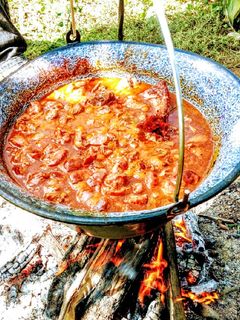 Pincepörkölt bográcsban recept fotója