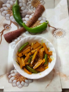 ગાજર મરચા નો સંભારો(Gajar marcha no sambharo recipe in Gujarati) રેસીપી મુખ્ય ફોટો