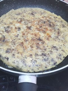 Una foto de Tortilla de patatas y morcilla de Burgos