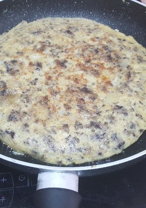 Una foto de Tortilla de patatas y morcilla de Burgos