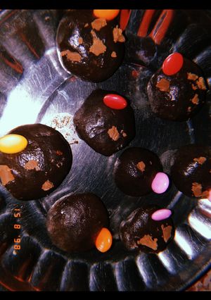 A picture of Chocolate laddu.
