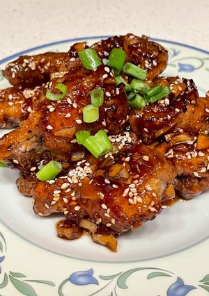 รูปของ Soy garlic fried chicken ปีกไก่ทอดซอสซีอิ๊วน้ำผึ้ง