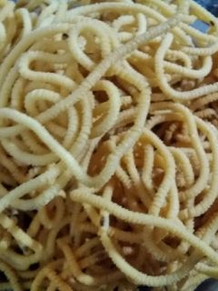 தேங்காய்ப்பால் முறுக்கு (Thenkaaipaal murukku recipe in tamil) செய்முறை முக்கிய புகைப்படம்