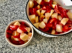 Una foto de Postre rapidito de frutillas