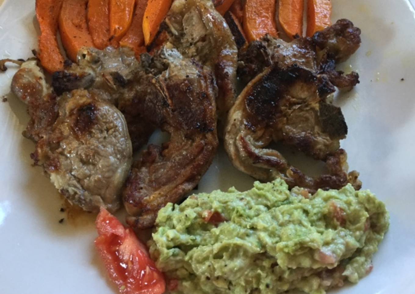 Mitjanas de lechal con patatas calabaza y guacamole