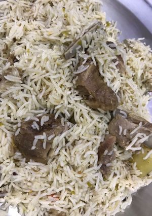 A picture of Yakhni beef pulio.