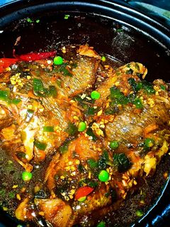 Hình của món Cá rô kho thố-kho tộ.