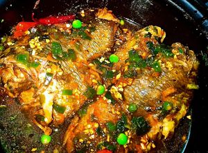 Hình của món Cá rô kho thố-kho tộ.