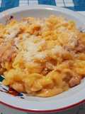 Fideos con salsa de panceta y cheddar