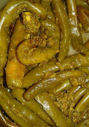 A picture of Hari mirch ka aachar.