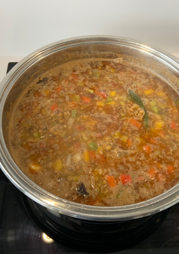 Una foto de Lentejas con verduras, chorizo y jamón