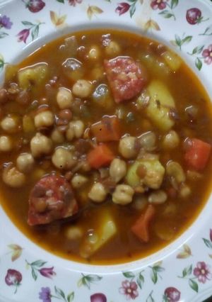 Foto principal de Potaje de garbanzos y lentejas para el frío