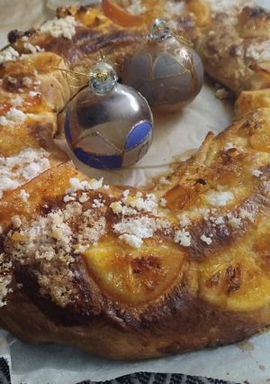 A picture of 👑 Roscón de Reyes 2025 🤚 by hand 🐫🐫🐫 and nut-free 🐿.