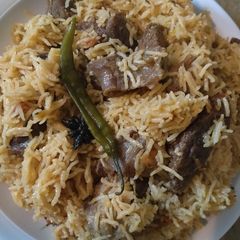A picture of Yakhni beef pulao.