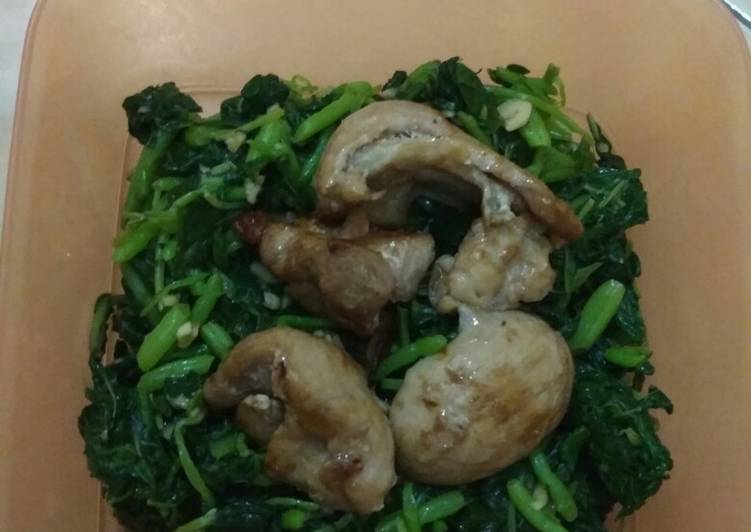 Sigeumchi nameul aka bayam dingin (Korean side dish)