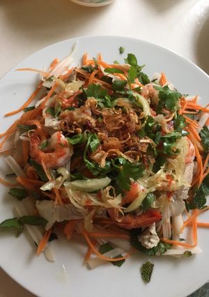 Hình của món Gỏi tôm thịt.